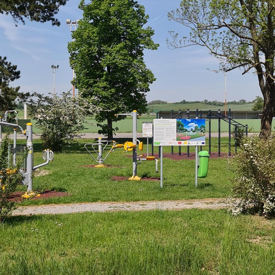 Hotel Louise'S Camper Neusiedl an der Zaya Exterior foto